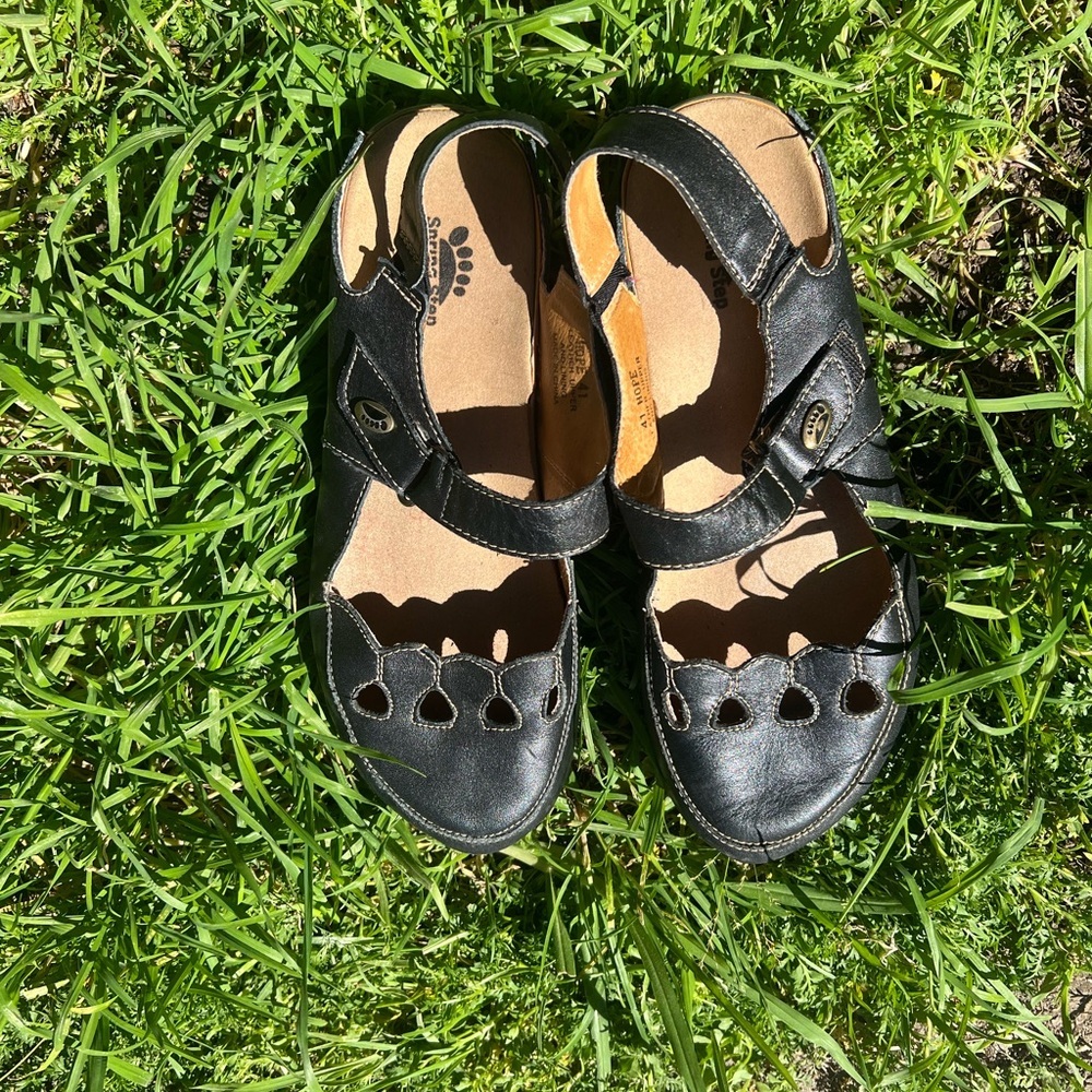 Spring Step Women's Black Leather Sandals - Picture 6 of 8